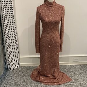 NWT St John Long Sleeve Sequin Turtleneck Evening Gown - Rose Gold. Size 8